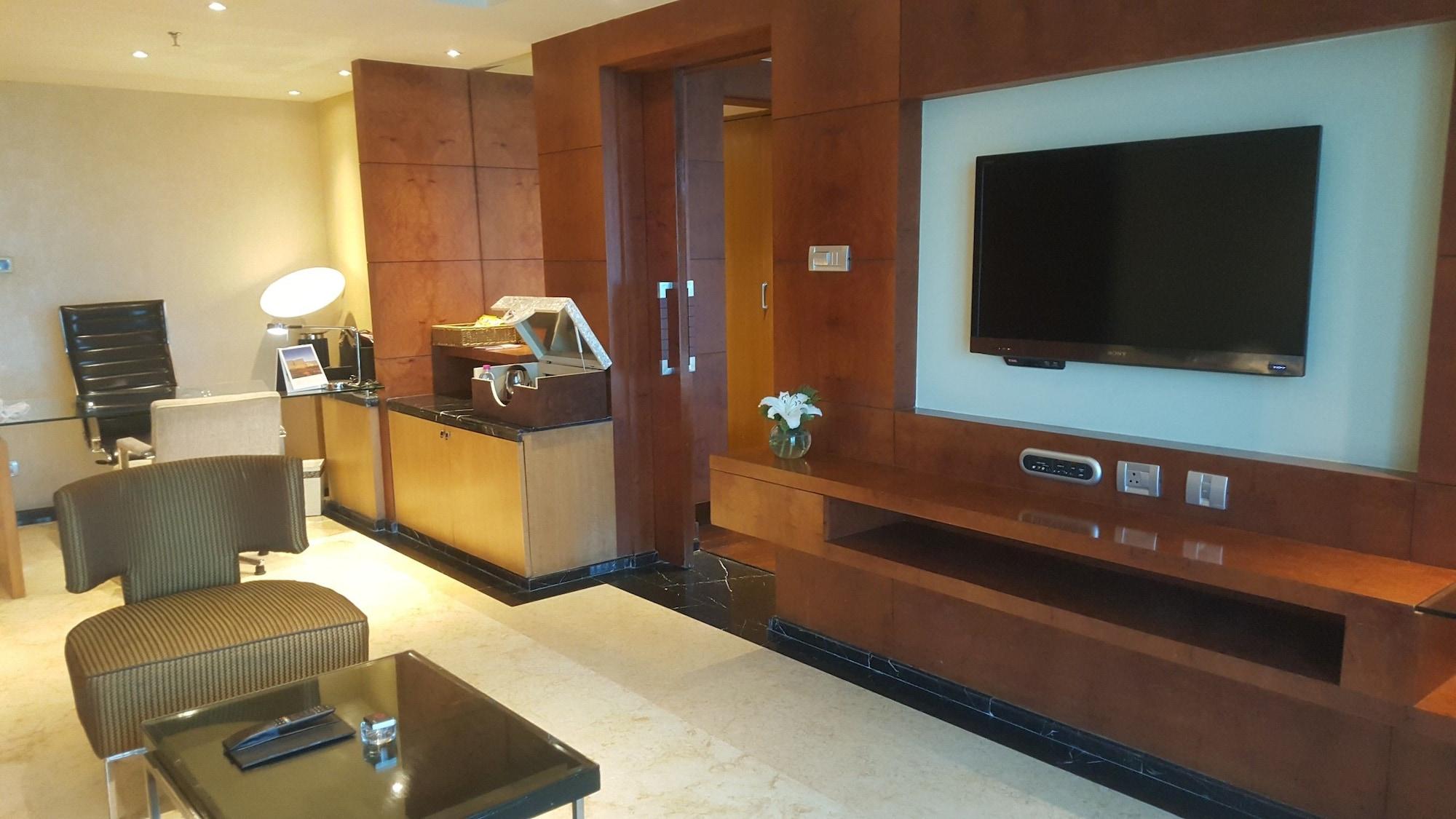 Vivanta Hyderabad, Begumpet Eksteriør bilde A suite at the Taj Mahal Palace