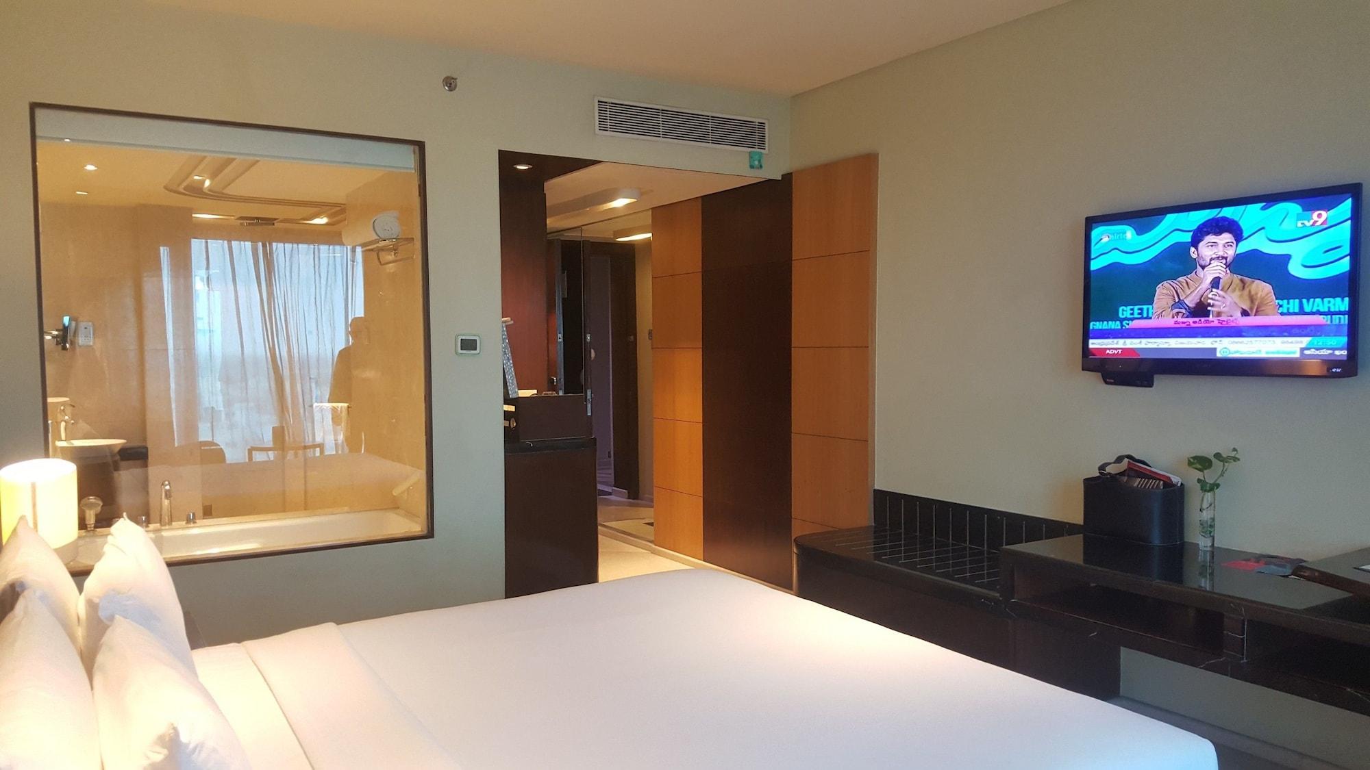 Vivanta Hyderabad, Begumpet Eksteriør bilde A room at the hotel