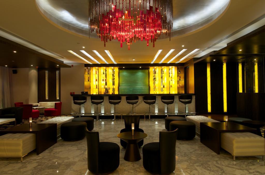 Vivanta Hyderabad, Begumpet Eksteriør bilde The lobby of the hotel