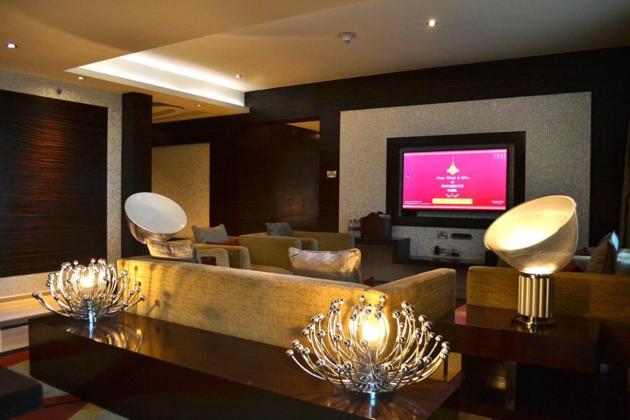 Vivanta Hyderabad, Begumpet Eksteriør bilde The lounge at Cape Town International Airport