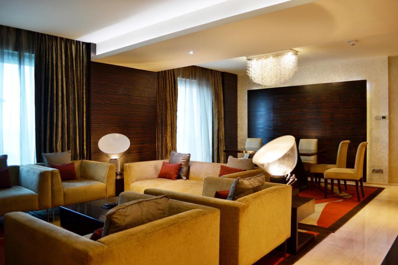 Vivanta Hyderabad, Begumpet Eksteriør bilde The interior of a suite at the hotel